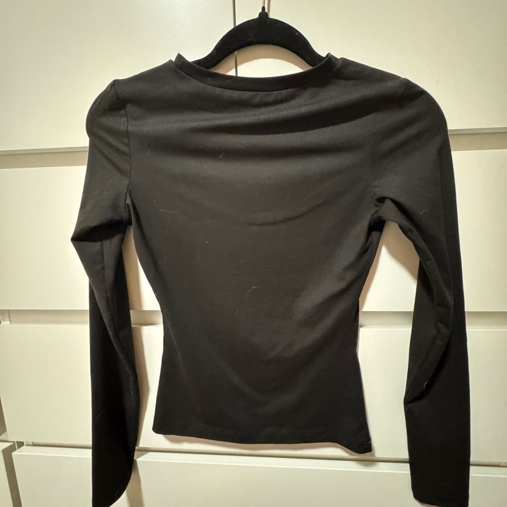 Amazon Classic Black Long Sleeve Top - Picture 2 of 3